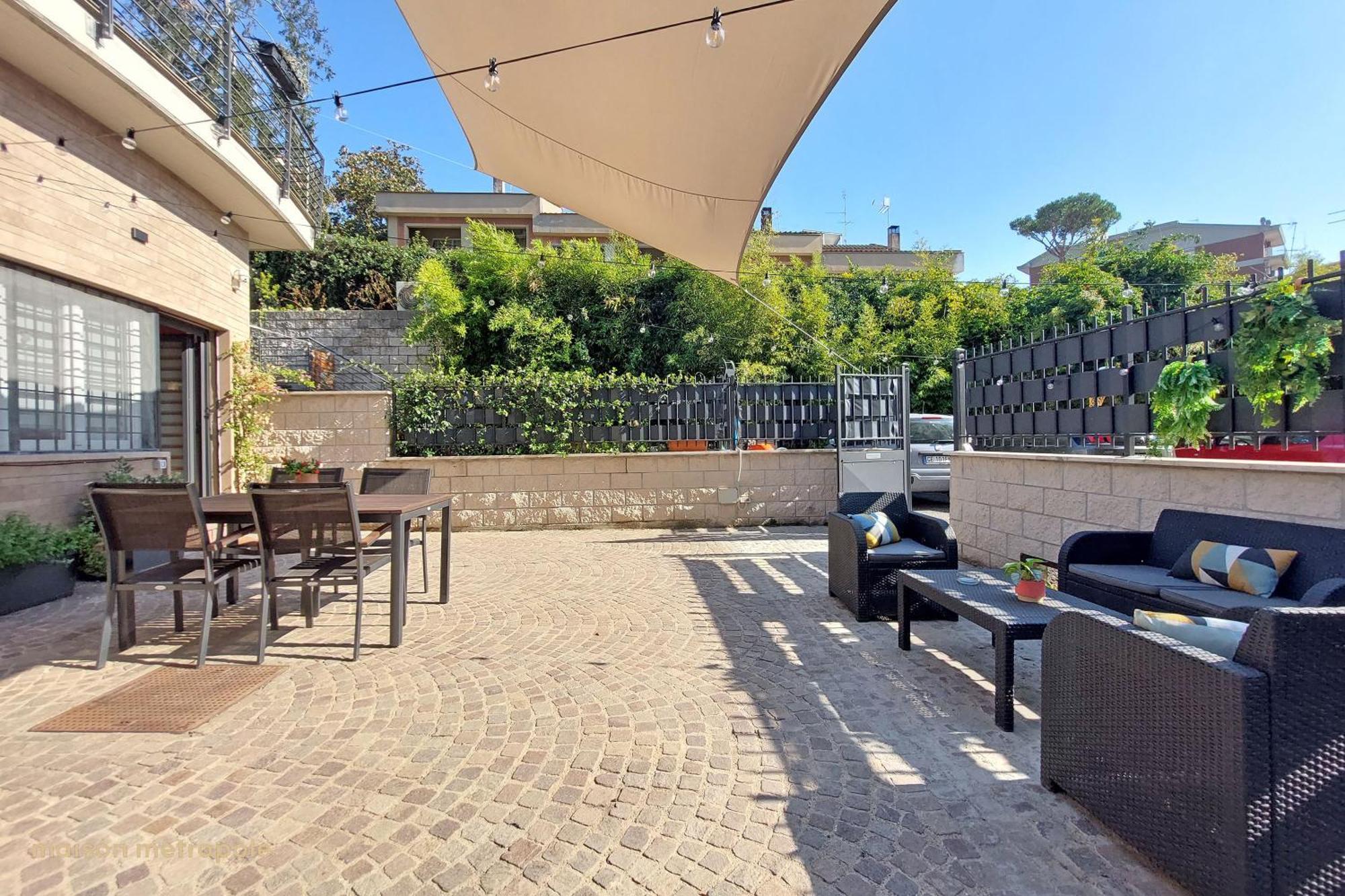 Color House, Roof Garden & Parking *